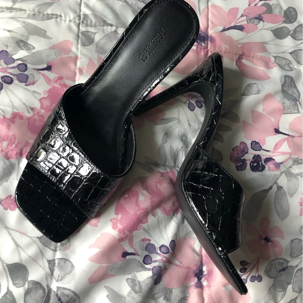 NWOT Croc Square Toe Heels - Picture 1 of 4